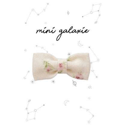 mini galaxie minigalaxie mode bebe enfant cadeau cadeau naissance barrette cheveux coiffure maman grossesse maternite anniversaire noel fete ceremonie barrette nœud liberty creatrice barrette nœud velours glitter romantique casual col amovible volante evolutif style original mariage vestiare kids France influenceuse fait main local meilleure marque francaise accessoire boheme concept eshop en ligne retro nœud papillon marque ecole coiffer chignon tresse maternelle penderie pince elastique serre tete foulard lange coton biologique chic badabloom glitter brillante cœur star or dore argent rose