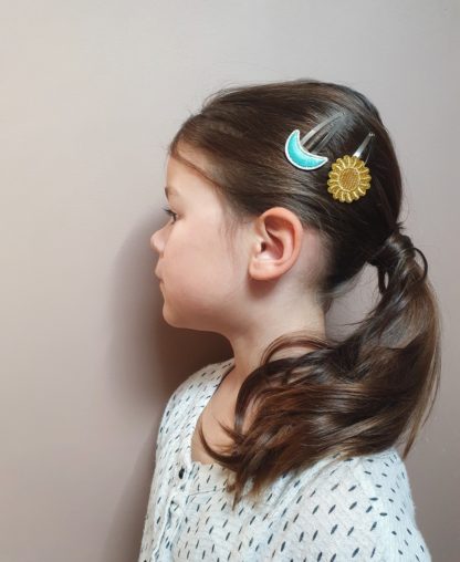 mini galaxie minigalaxie mode bebe enfant cadeau cadeau naissance barrette cheveux coiffure maman grossesse maternite anniversaire noel fete ceremonie barrette nœud liberty creatrice barrette nœud velours glitter romantique casual col amovible volante evolutif style original mariage vestiare kids France influenceuse fait main local meilleure marque francaise accessoire boheme concept eshop en ligne retro nœud papillon marque ecole coiffer chignon tresse maternelle penderie pince elastique serre tete foulard lange coton biologique chic badabloom glitter brillante cœur star or dore argent rose