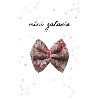 mini galaxie minigalaxie mode bebe enfant cadeau cadeau naissance barrette cheveux coiffure maman grossesse maternite anniversaire noel fete ceremonie barrette nœud liberty creatrice barrette nœud velours glitter romantique casual col amovible volante evolutif style original mariage vestiare kids France influenceuse fait main local meilleure marque francaise accessoire boheme concept eshop en ligne retro nœud papillon marque ecole coiffer chignon tresse maternelle penderie pince elastique serre tete foulard lange coton biologique chic badabloom glitter brillante cœur star or dore argent rose les nœuds de maman cadeau fille cadeau fete anniversaire ceremonie mariage pince anti glisse cadeau naissance bracelet perles fluorescent personnalise femme original