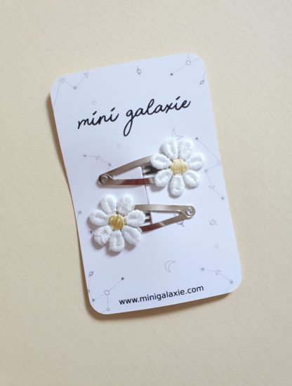 mini galaxie minigalaxie mode bebe enfant cadeau cadeau naissance barrette cheveux coiffure maman grossesse maternite anniversaire noel fete ceremonie barrette nœud liberty creatrice barrette nœud velours glitter romantique casual col amovible volante evolutif style original mariage vestiare kids France influenceuse fait main local meilleure marque francaise accessoire boheme concept eshop en ligne retro nœud papillon marque ecole coiffer chignon tresse maternelle penderie pince elastique serre tete foulard lange coton biologique chic badabloom glitter brillante cœur star or dore argent rose les nœuds de maman cadeau fille cadeau fete anniversaire ceremonie mariage pince anti glisse cadeau naissance bracelet perles fluorescent personnalise femme original